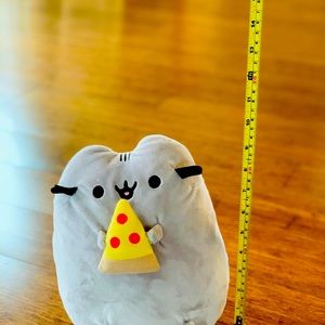 Gund Pusheen with pizza